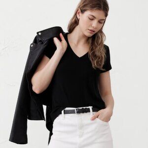 NWT Banana Republic Timeless Tee  black size small